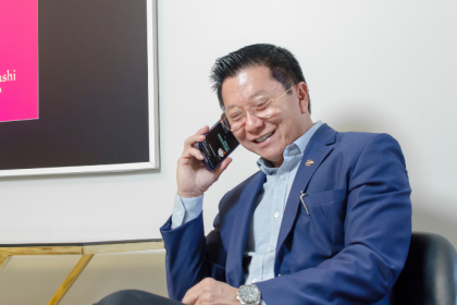 Dr. Milton Seigi Hayashi destaca a importância de escolher um cirurgião plástico qualificado para garantir segurança e resultados naturais.