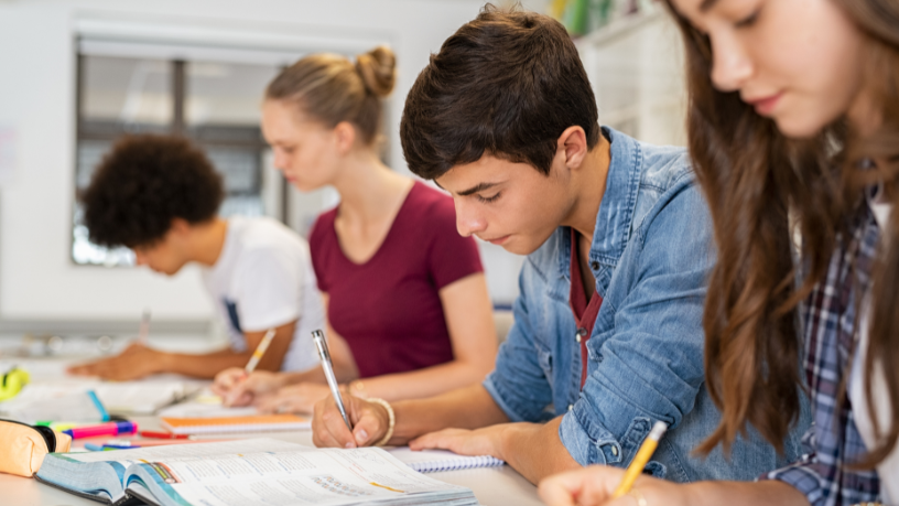 Inovação no ensino médio: Sérgio Bento De Araújo mostra como práticas modernas inspiram alunos a aprender de forma ativa e significativa.