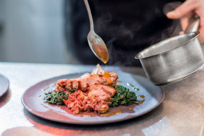 Descubra como montar um roteiro culinário inesquecível e transformar cada viagem em uma experiência gastronômica marcante — com inspiração de Kelsem Ricardo Rios Lima.