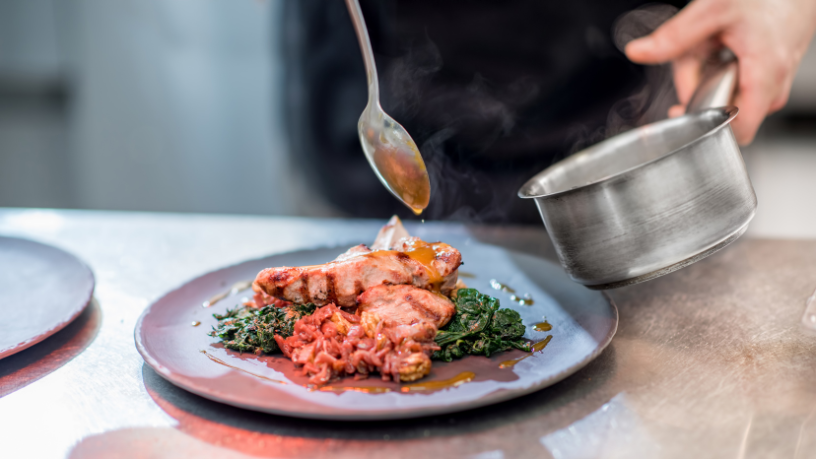 Descubra como montar um roteiro culinário inesquecível e transformar cada viagem em uma experiência gastronômica marcante — com inspiração de Kelsem Ricardo Rios Lima.